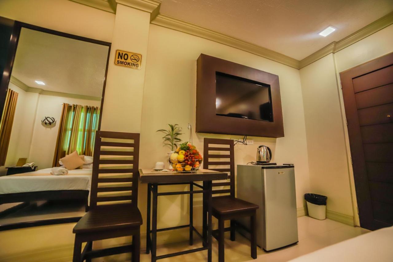Villa Esmeralda Bryan'S Resort Hotel And Restaurant Palayan City Εξωτερικό φωτογραφία