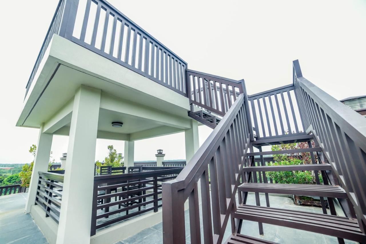 Villa Esmeralda Bryan'S Resort Hotel And Restaurant Palayan City Εξωτερικό φωτογραφία