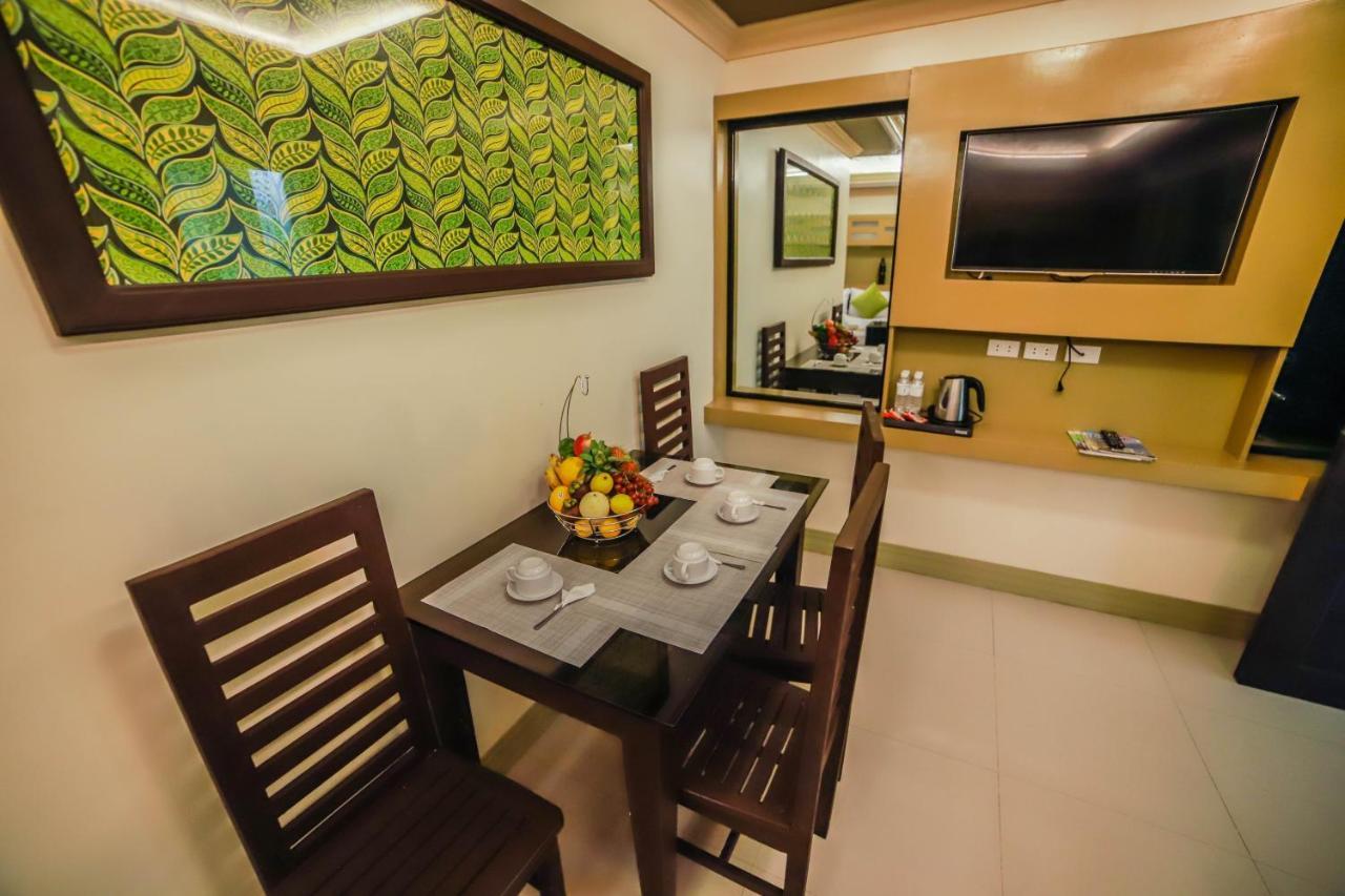Villa Esmeralda Bryan'S Resort Hotel And Restaurant Palayan City Εξωτερικό φωτογραφία