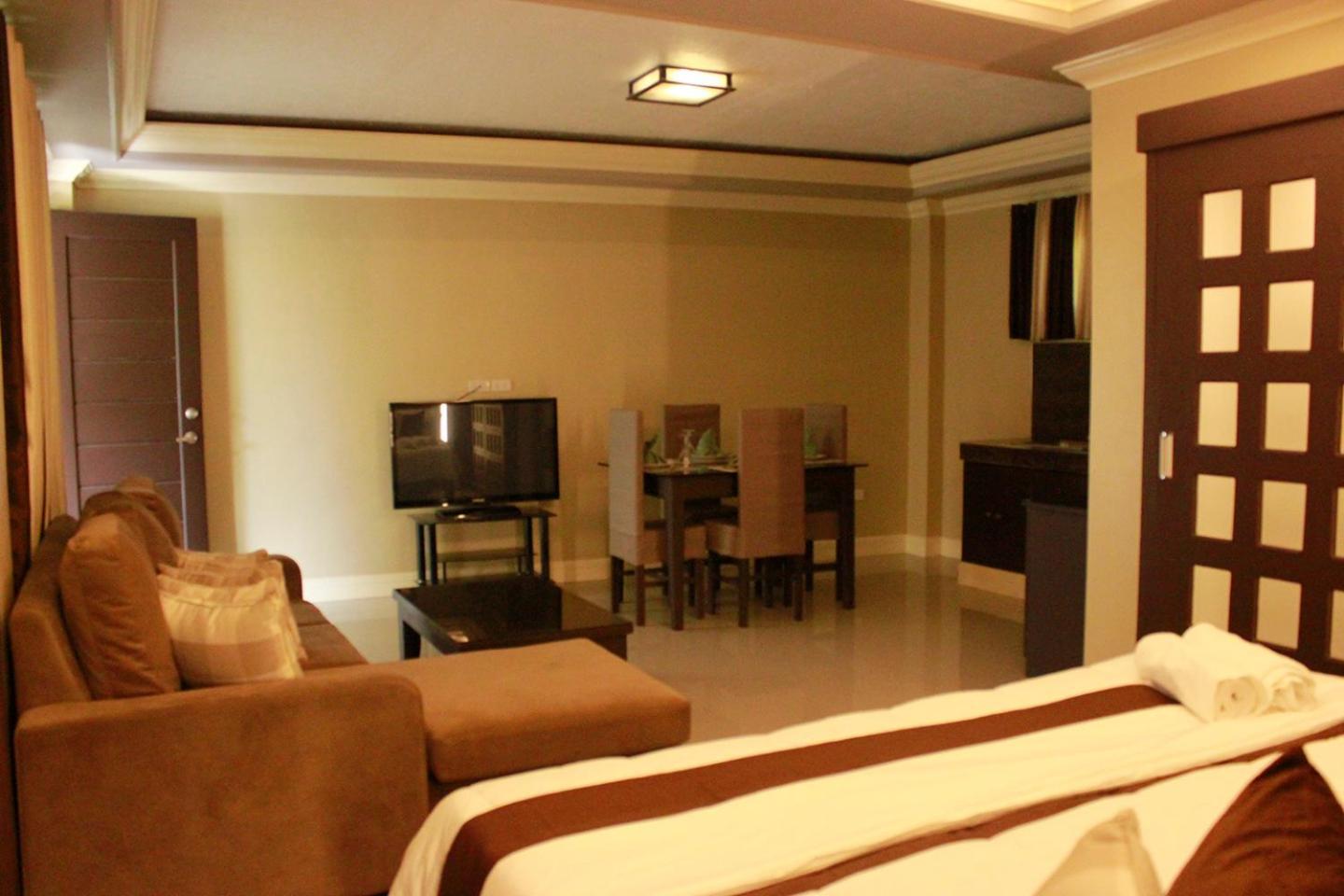 Villa Esmeralda Bryan'S Resort Hotel And Restaurant Palayan City Εξωτερικό φωτογραφία