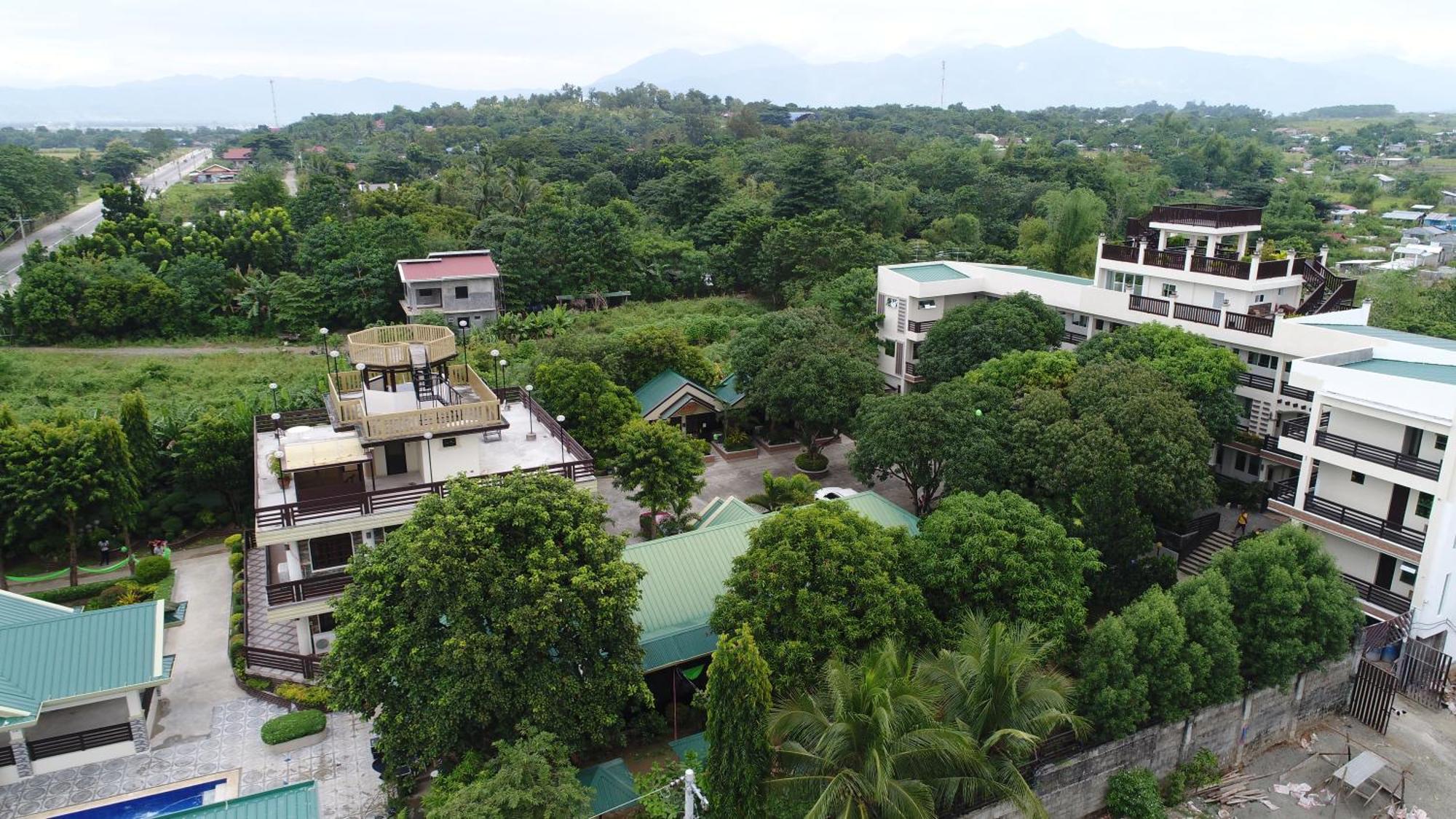 Villa Esmeralda Bryan'S Resort Hotel And Restaurant Palayan City Εξωτερικό φωτογραφία