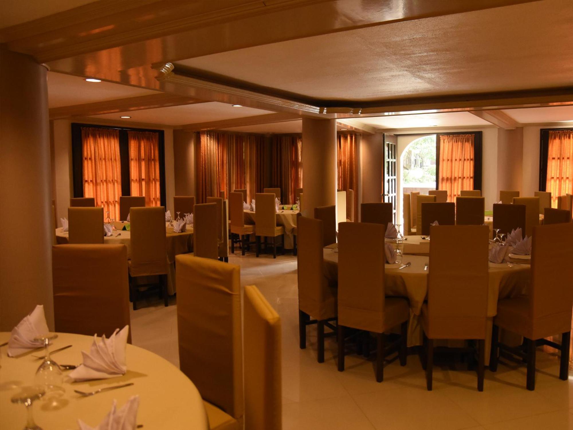 Villa Esmeralda Bryan'S Resort Hotel And Restaurant Palayan City Εξωτερικό φωτογραφία
