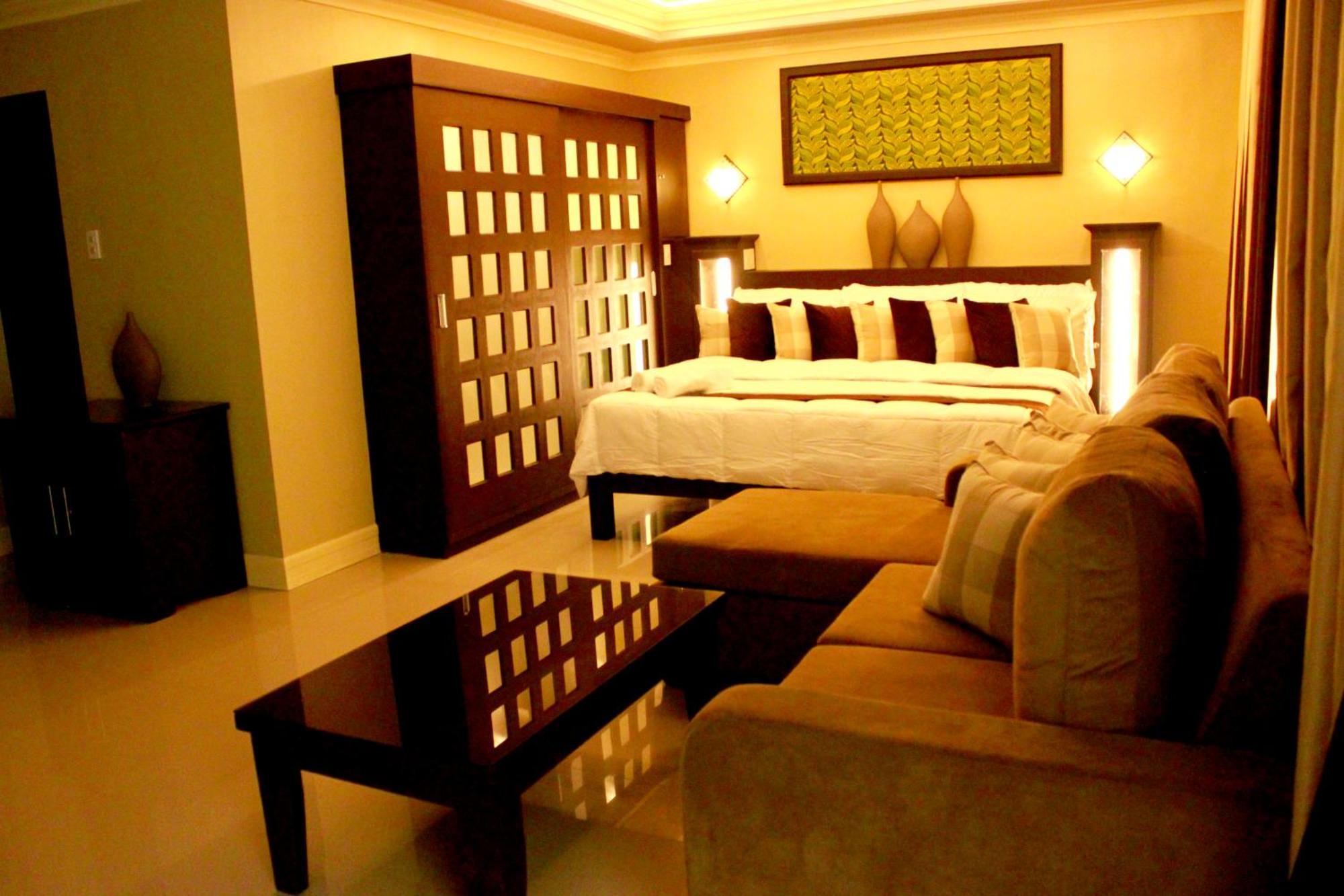 Villa Esmeralda Bryan'S Resort Hotel And Restaurant Palayan City Εξωτερικό φωτογραφία